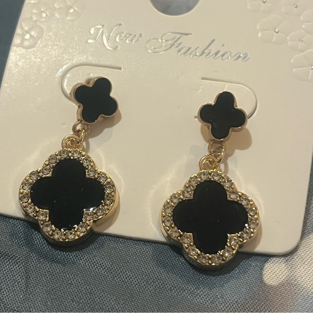 Elegant Black And Gold Clover Earrings